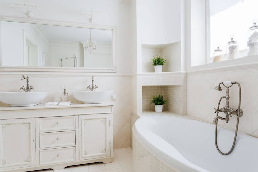 calm all white bathroom